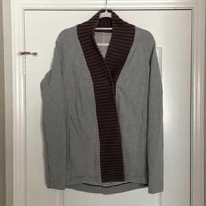 Women’s Lululemon Grey Wrap Jacket with Button. Size 6